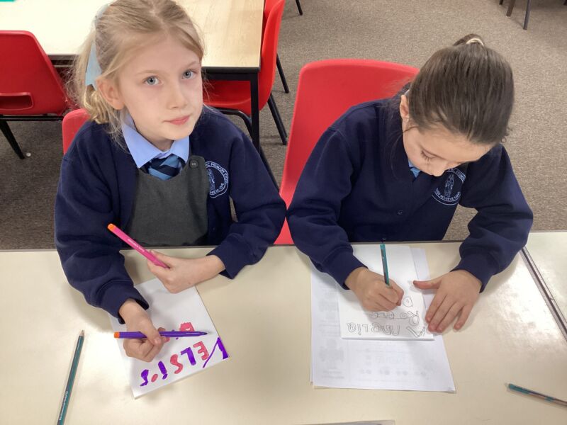 Image for the Tweet beginning: Writing club is very busy.